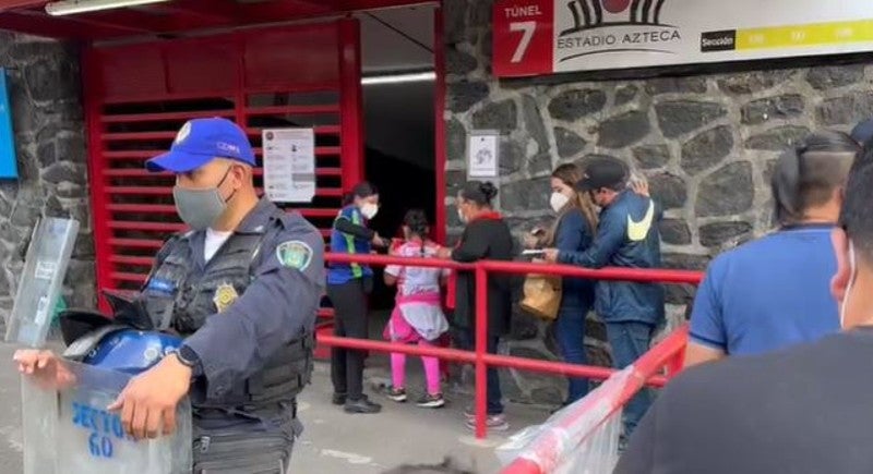 Fila para ingresar a uno de los túneles del Coloso de Santa Úrsula