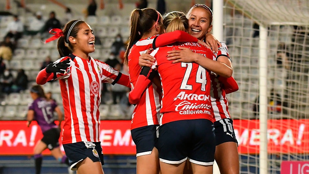 Chivas celebrando un gol 