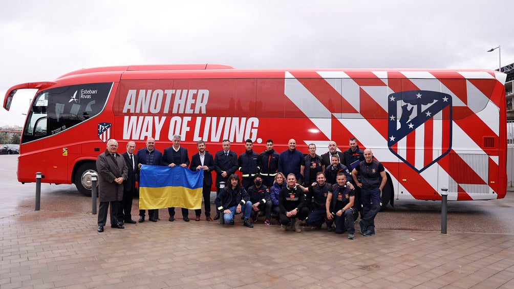 Fundación del Atlético de Madrid da salida al autobús con apoyo