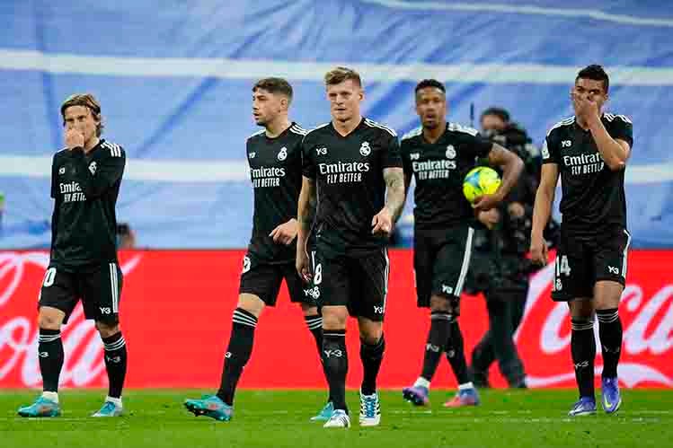 Jugadores del Real Madrid después de recibir un gol 