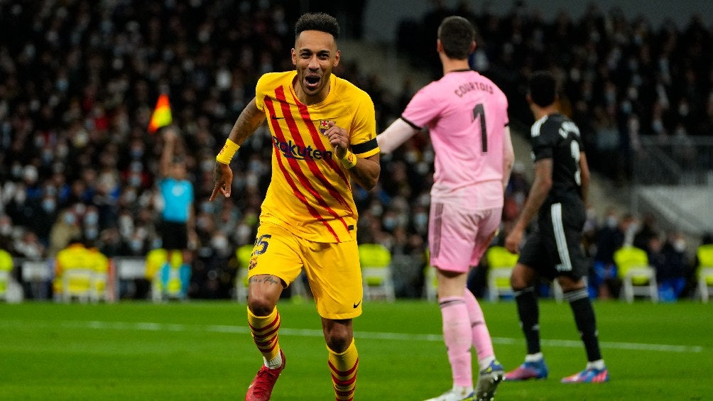 Aubameyang festejando gol con el Barcelona en el Clásico Español