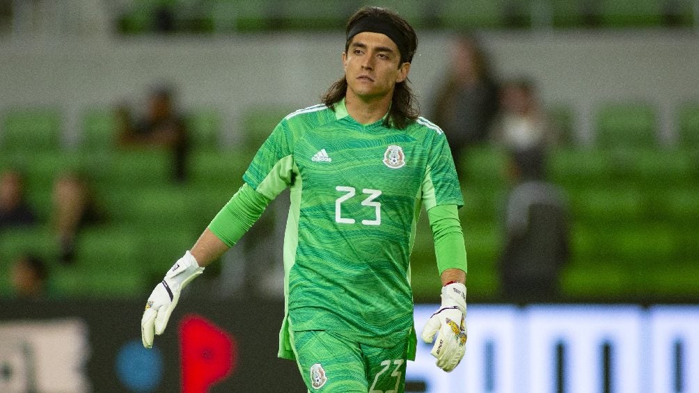 Carlos Acevedo jugando partido amistoso con la Selección Mexicana