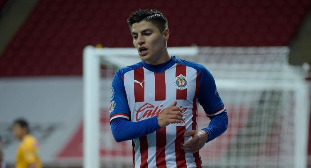 Ronaldo Cisneros durante un partido de Chivas