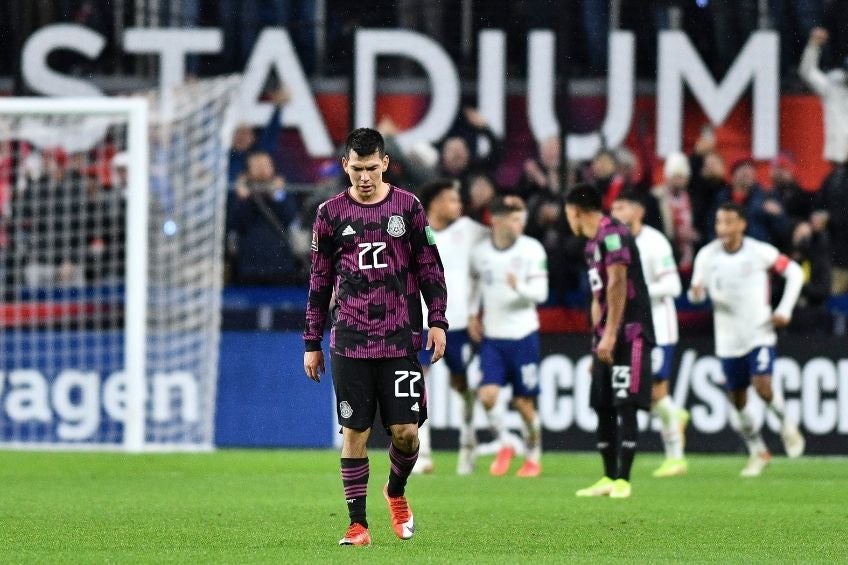 Hirving Lozano lamentando un gol de EU