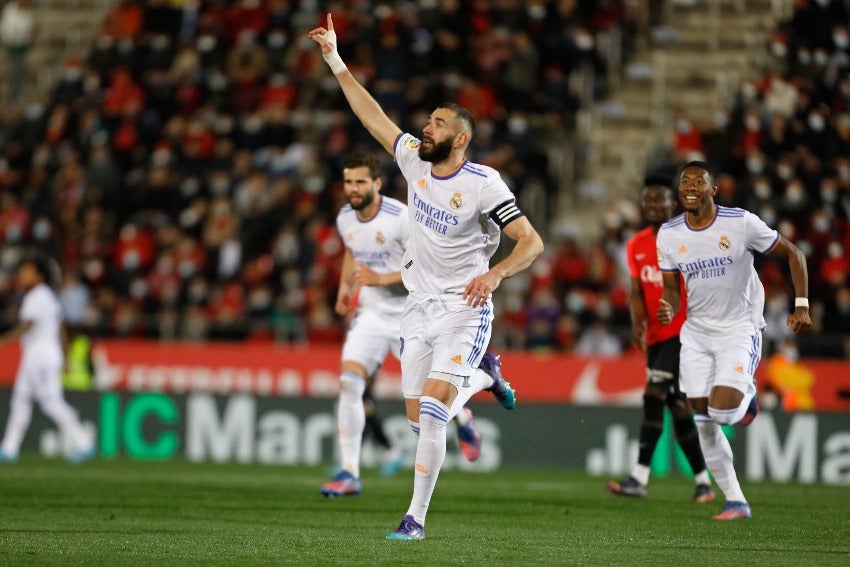 Benzema festejando su gol 