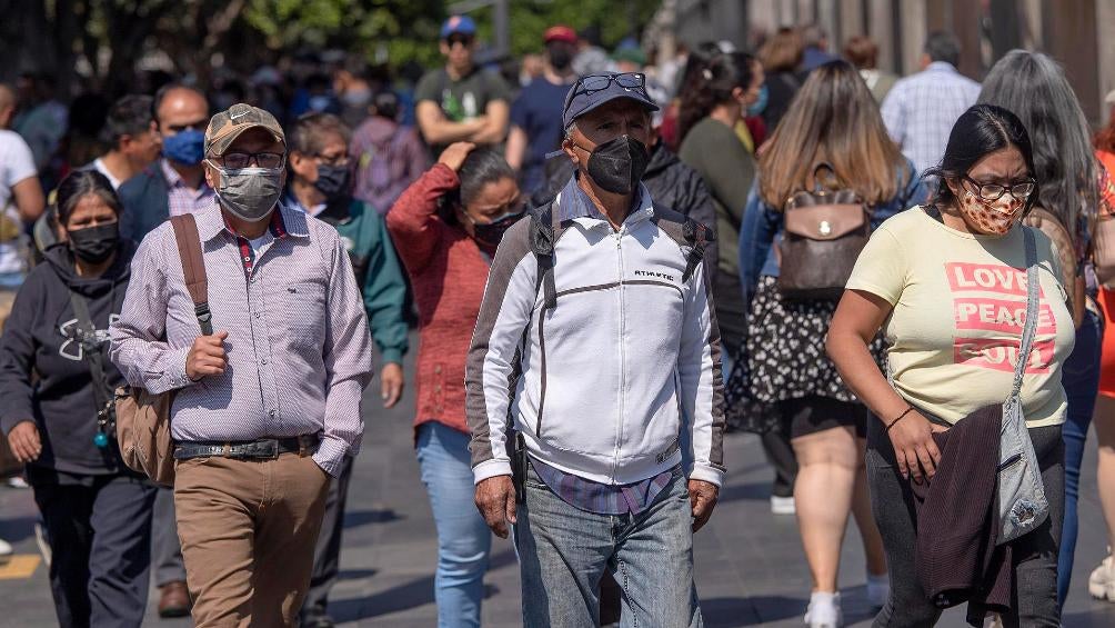 Personas caminando por las calles de la Ciudad de México durante la pandemia