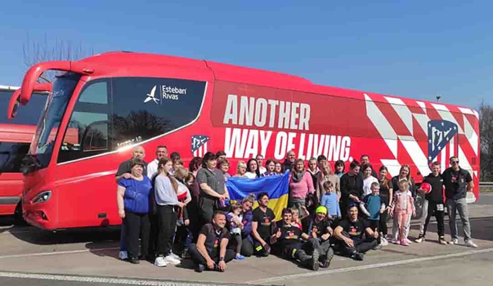 Fundación del Atlético de Madrid de regreso con el autobús de apoyo