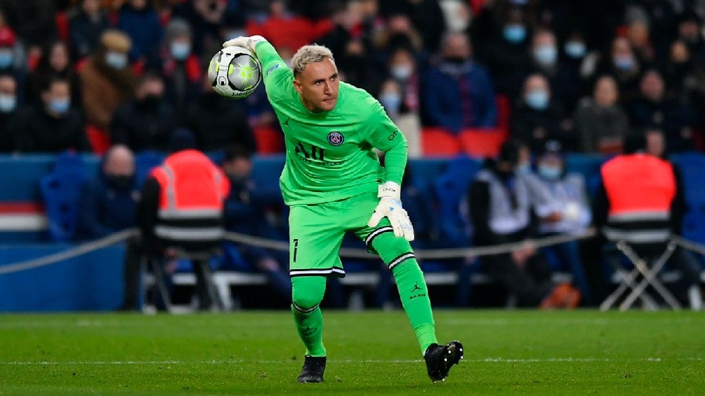 Keylor Navas jugando partido con el PSG en la Ligue 1