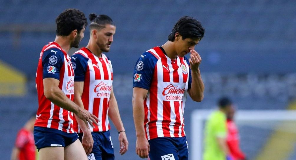 Jugadores de Chivas tras el partido