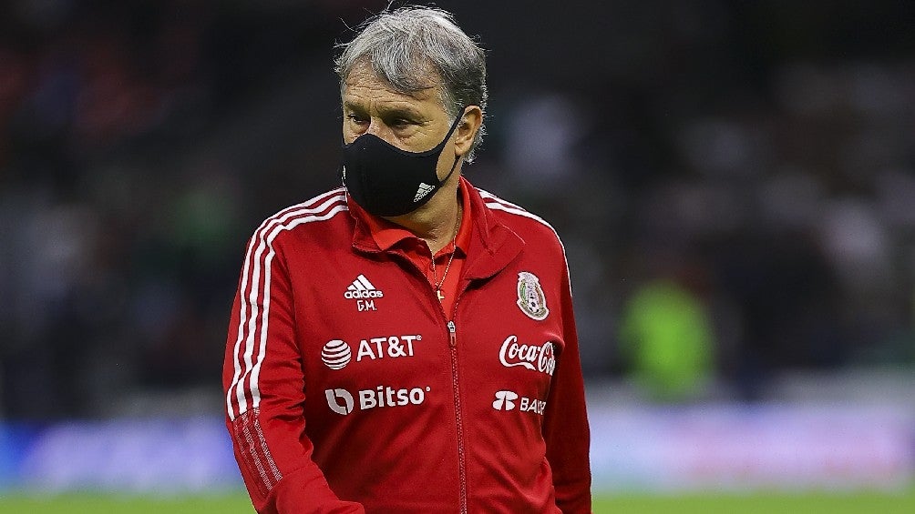 Gerardo Martino dirigiendo partido de la Selección Mexicana