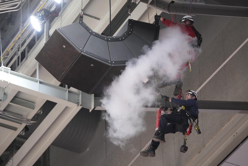 Bomberos apagan incendio en Scotiabank Arena