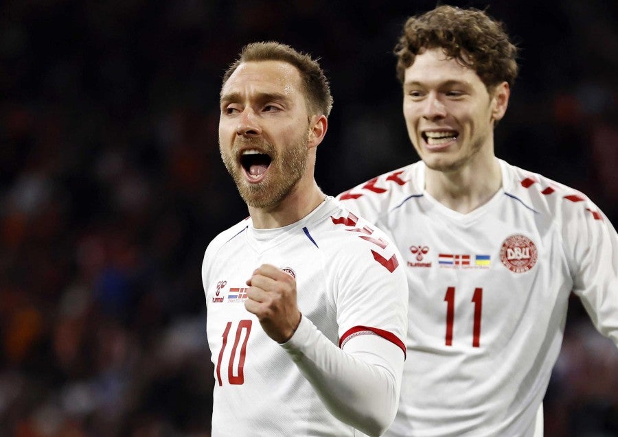 Eriksen celebra gol ante Países Bajos