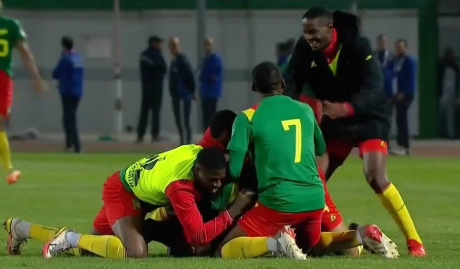 Jugadores de Camerún celebra el pase al Mundial