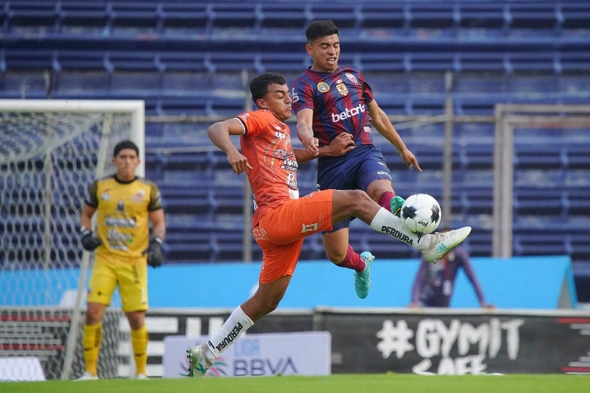 Edgar Olaguez y Edson Partida en un Atlante vs Alebrijes 