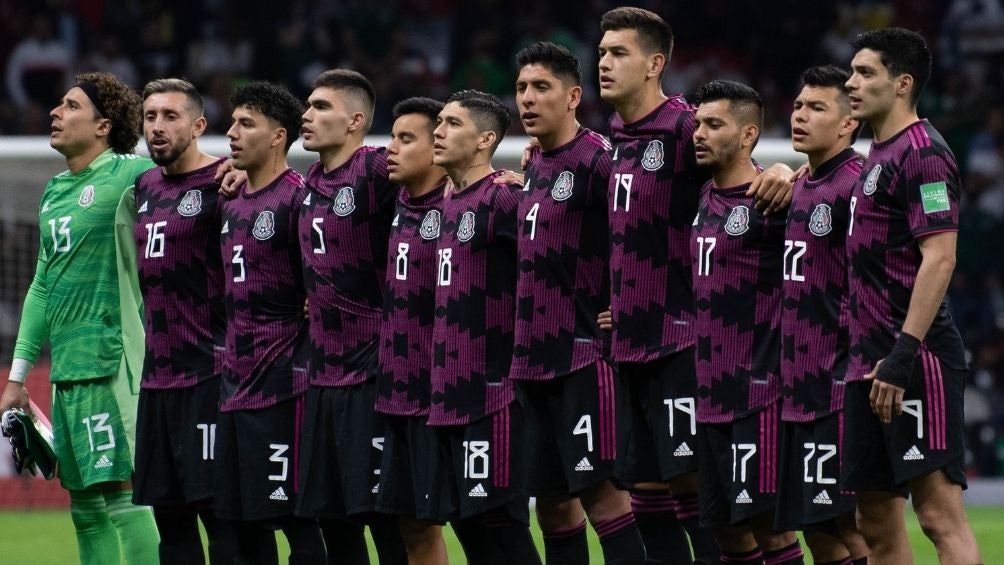 Seleccionados mexicanos en un partido de Eliminatoria