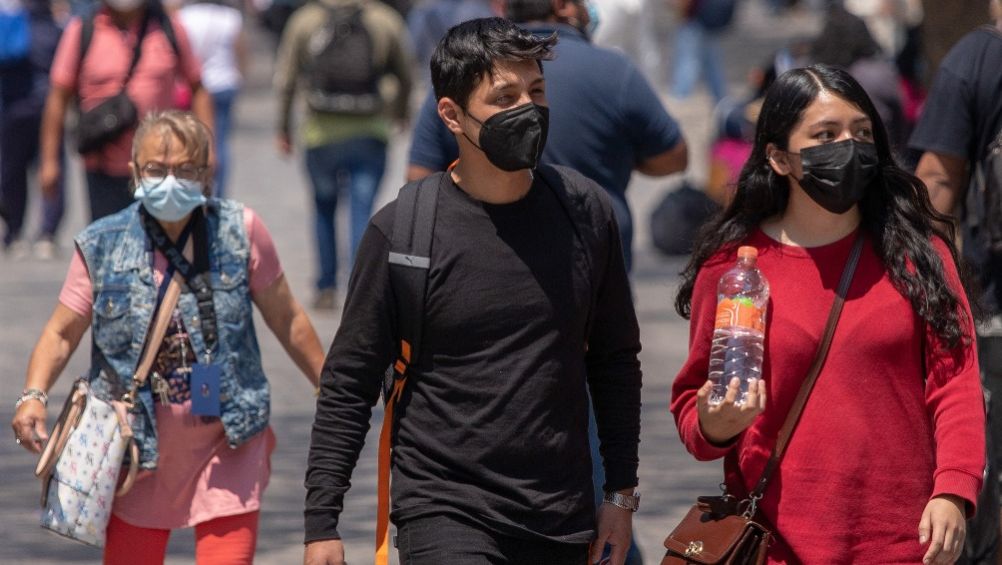 Personas transitando en la CDMX