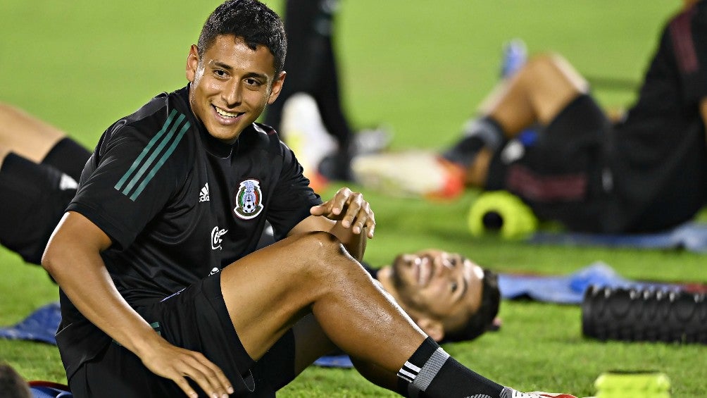 Luis Romo entrena con la Selección Mexicana