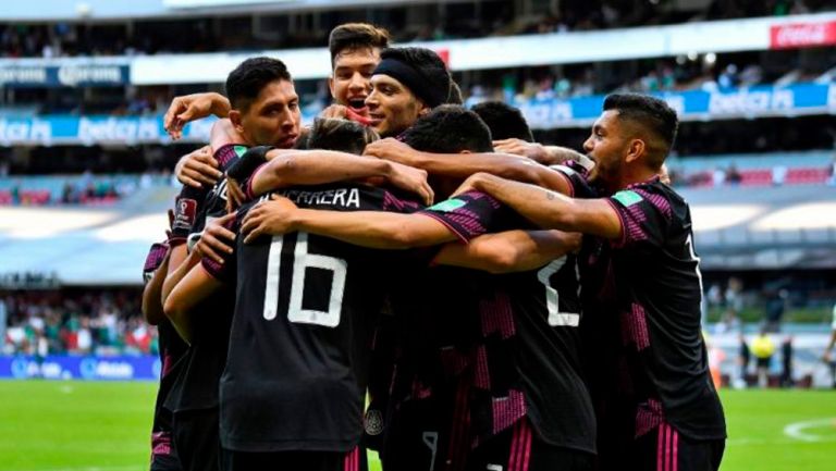 Seleccionados mexicanos en un partido de Eliminatoria 