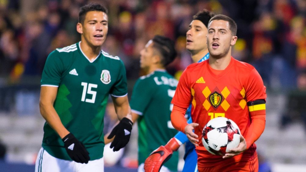 Hazard y Héctor Moreno en el juego entre México y Bélgica en 2017