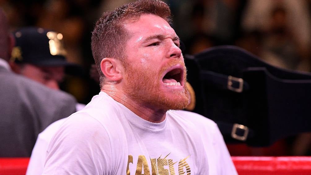 Canelo le hizo la invitación al reportero