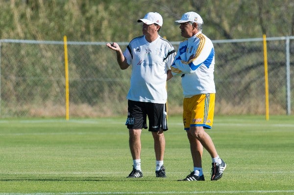 Hugo Hernández Barrón junto a Tuca Ferretti en Tigres