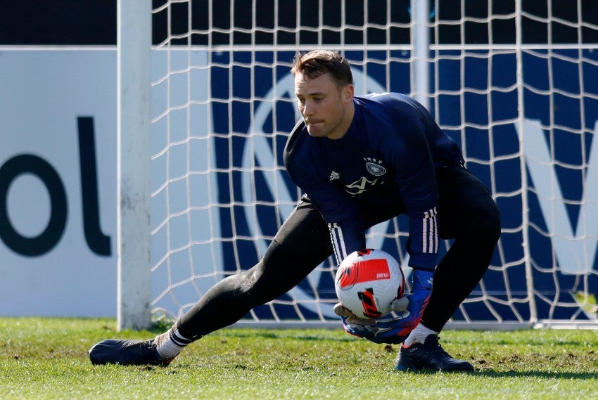 Manuel Neuer en un entrenamiento con la Selección Alemana