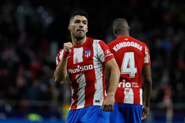 Luis Suárez celebra anotación ante el Alavés