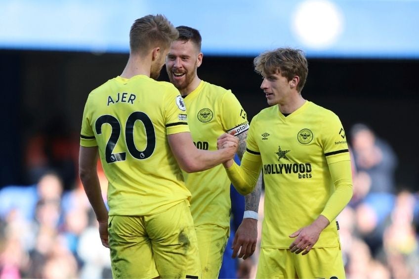 Jugadores del Brentford festejando el triunfo