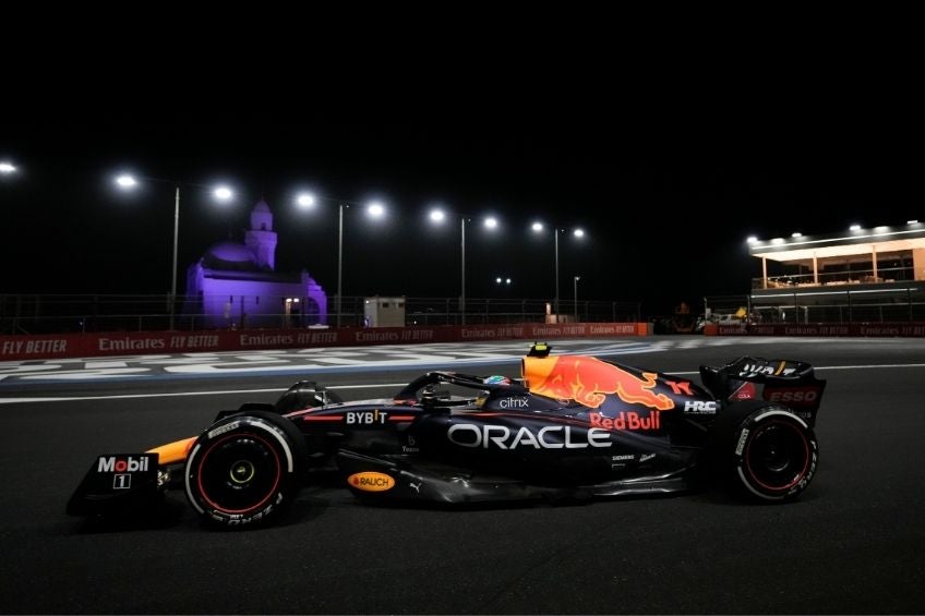 Checo Pérez durante el Gran Premio de Arabia Saudita