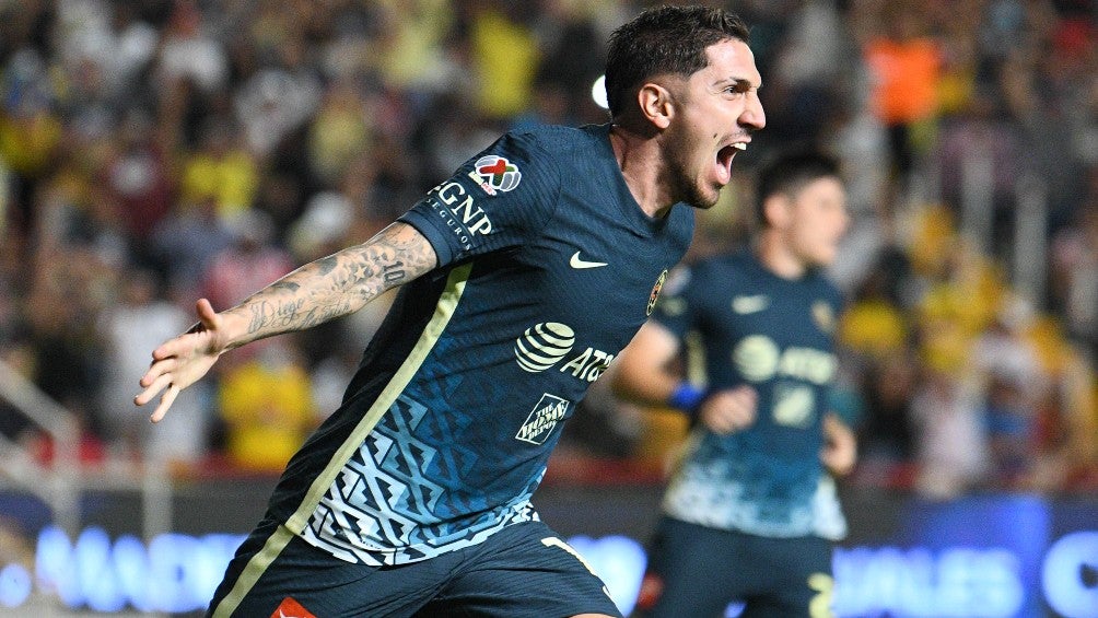 Diego Valdés celebra ante Necaxa