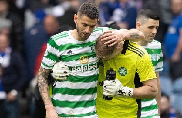 Joe Hart junto a compañero del Celtic