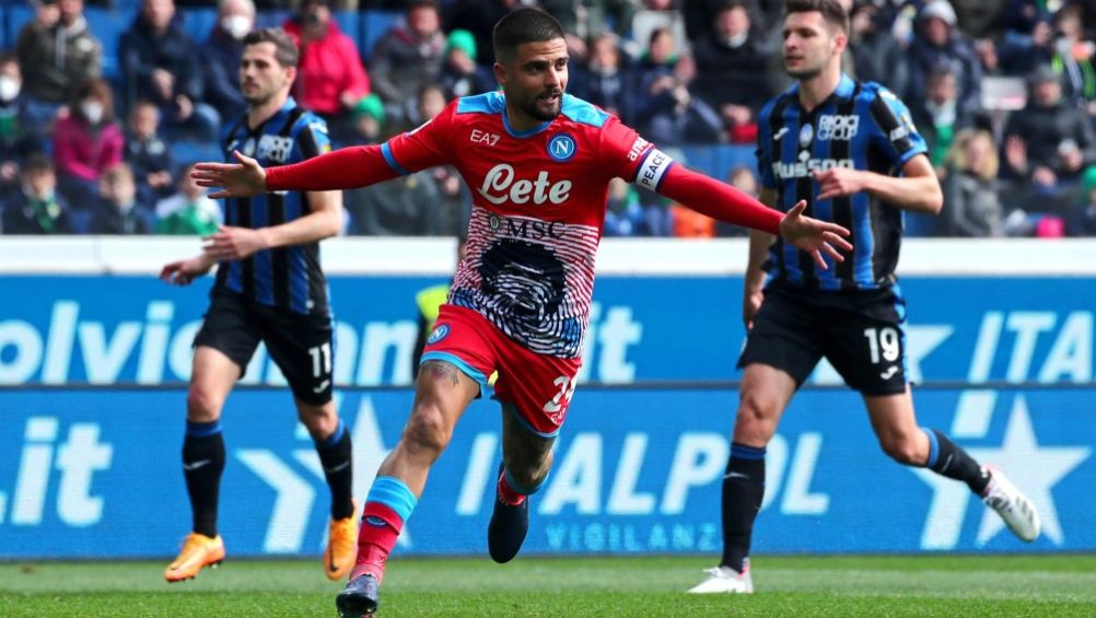 Lorenzo insigne en festejo con Napoli