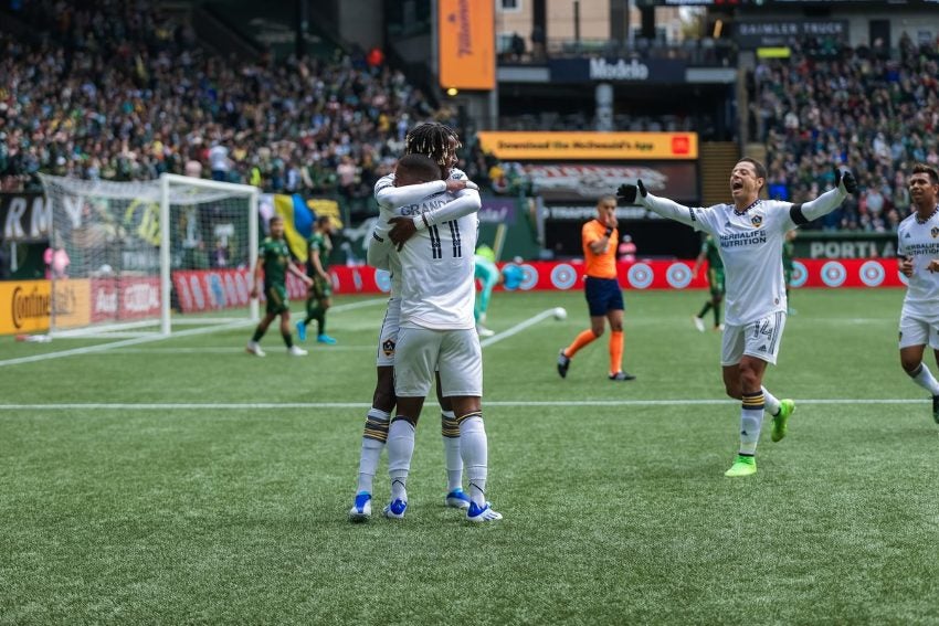 Galaxy celebrando un gol 