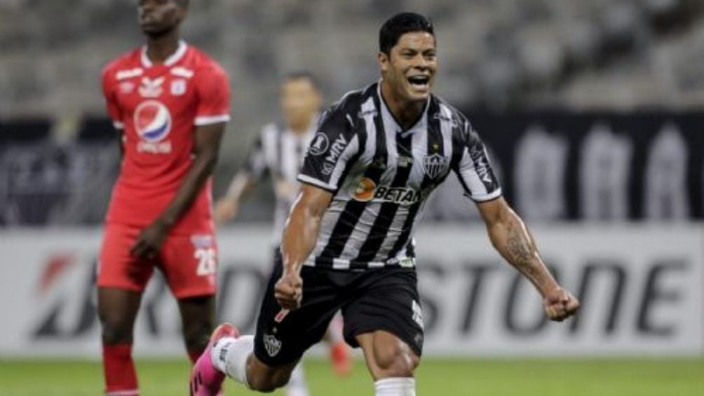 Hulk en un partido con el Mineiro