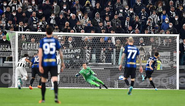 Hakan Calhanoglu convirtió el penal 