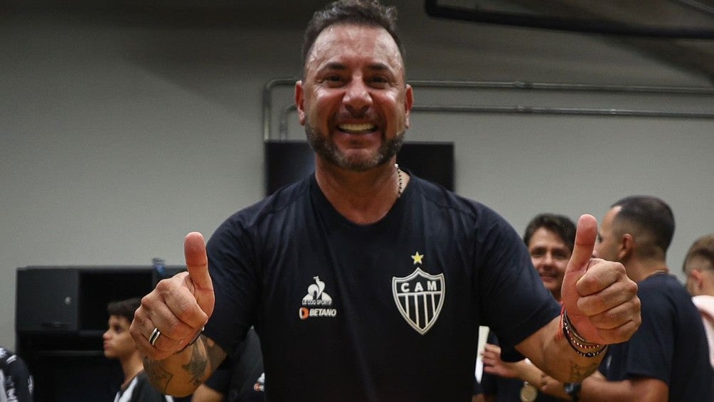 Antonio Mohamed celebra cumpleaños y campeonato en Brasil