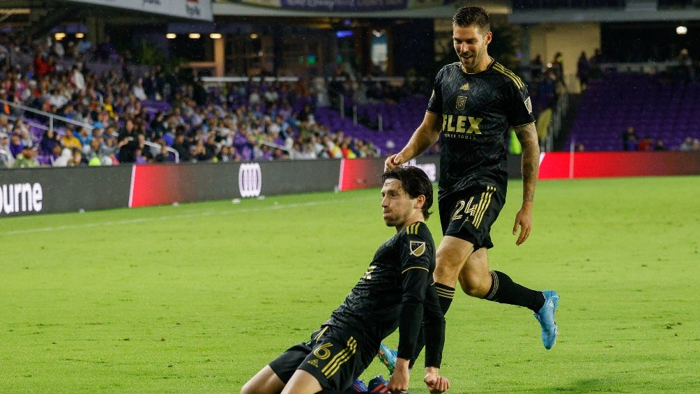 Ilie Sánchez celebrando su gol con LAFC 