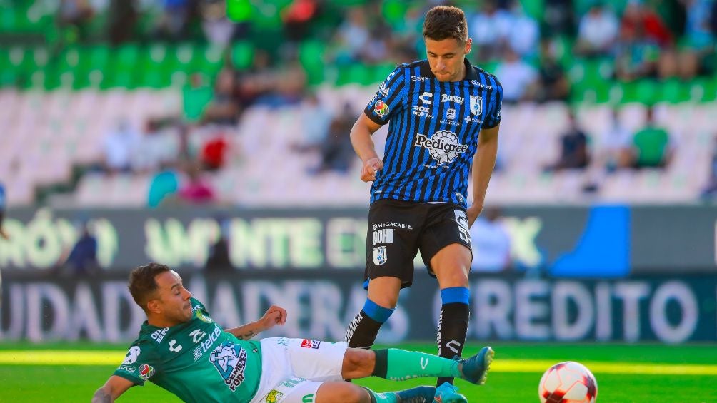 Kevin Escamilla en acción vs León