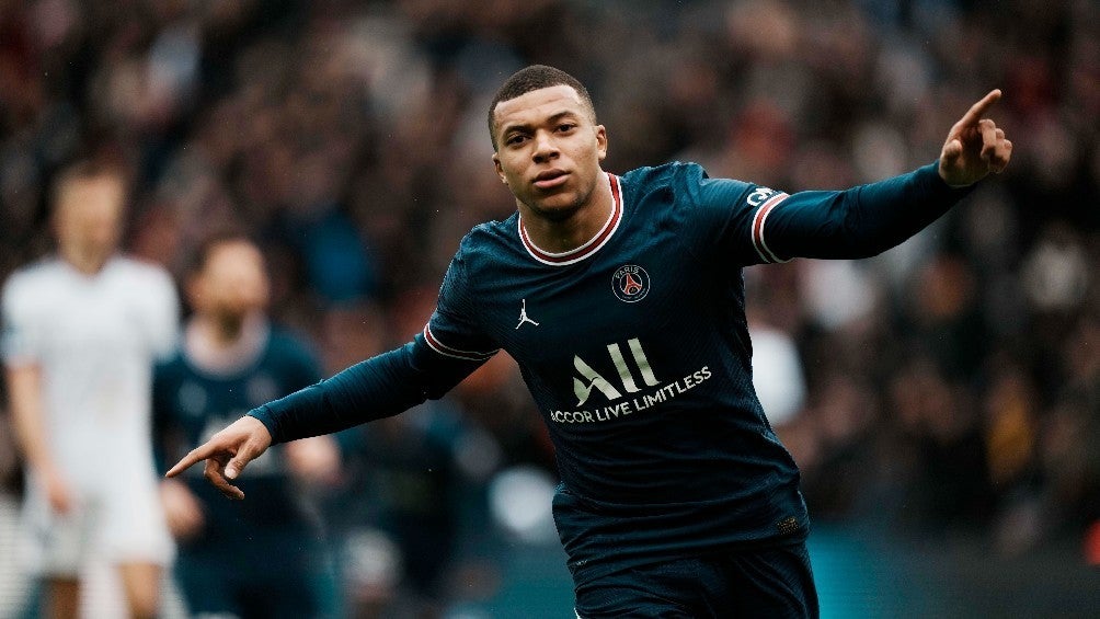 Kylian Mbappé festejando gol con el París Saint-Germain en la Ligue 1