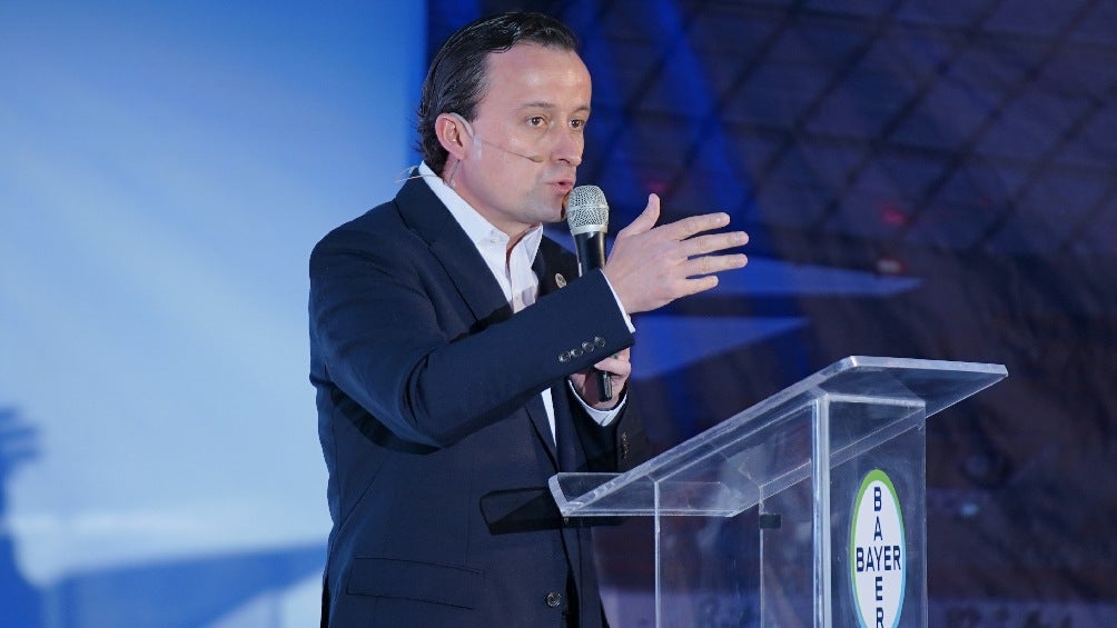 Mikel Arriola durante conferencia de prensa junto a Bayer en México