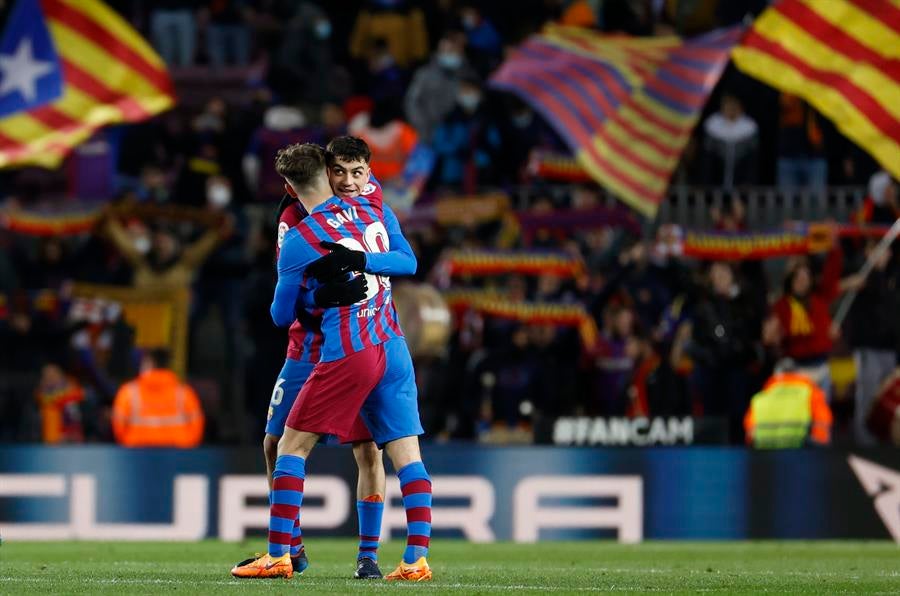 Gavi y Pedri festejando un gol