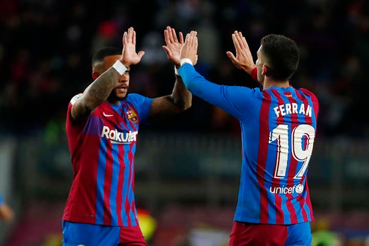 Memphis y Ferran, celebrando un gol 