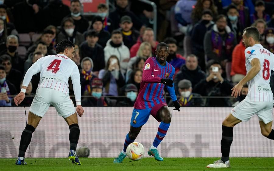 Dembele durante un partido con el Barça