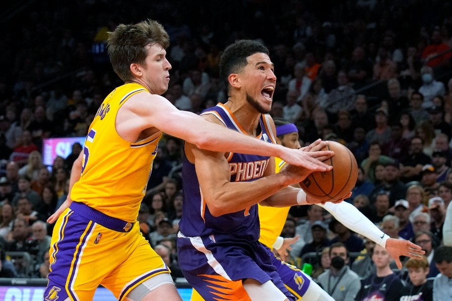 Bookers comandó a los Suns