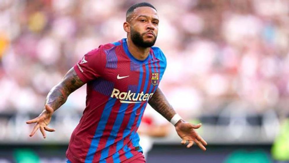 Memphis Depay, en un juego con el Barcelona 