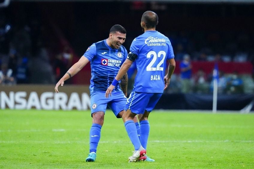 Juan Escobar festejando un gol