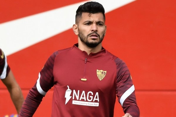 Tecatito Corona en entrenamiento con el Sevilla