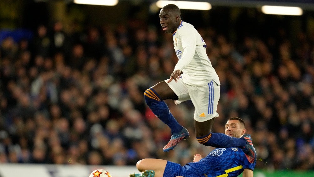 Ferland Mendy durante un partido con el Madrid