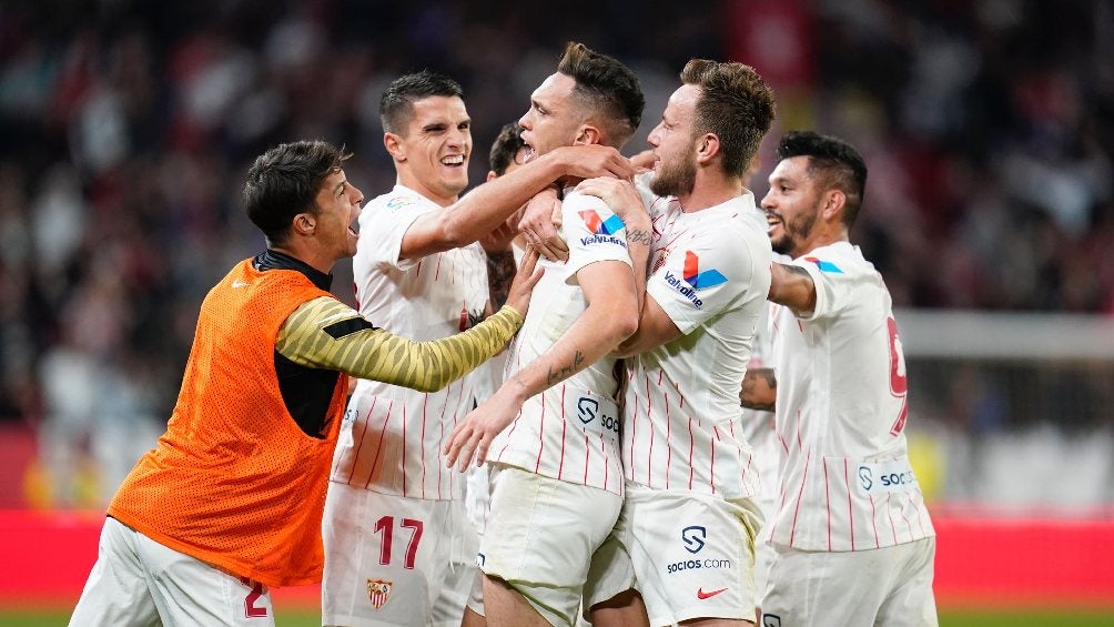 Jugadores del Sevilla festejando anotación ante Granada en LaLiga