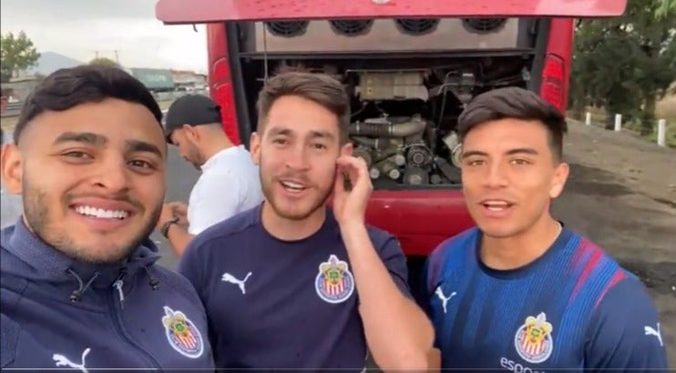 Jugadores de Chivas varados